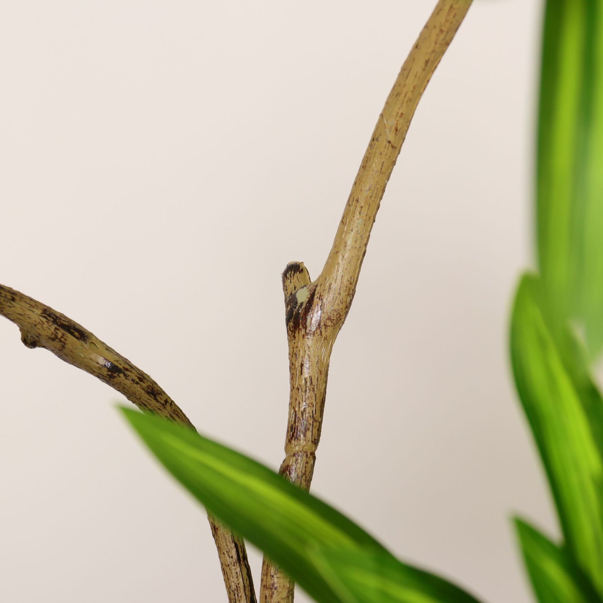Simulación de plantas verdes, sensación avanzada de lirio, árboles falsos, plantas en macetas, grandes decoraciones de piso a techo, decoración de ventanas, paisajismo de plantas biónicas