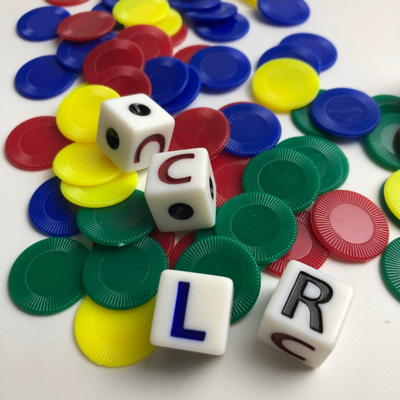Популярная за пределами границ веселая четырехцветная игра кости LCR чип игра Бочонок с костями