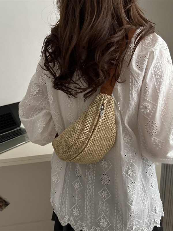 2024 verano transfronterizo nuevo estilo coreano tejido mini bolso de cintura de moda de mujer inclinado bolso de pecho de hombro bolso de paja al por mayor