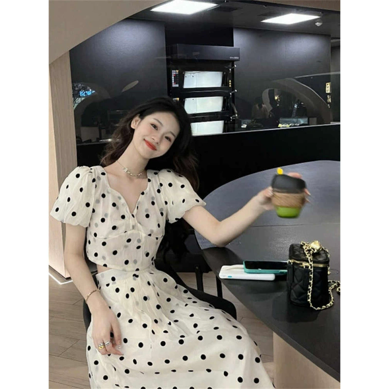 Корейский светский костюм Xiaoxiangfeng: элегантное, юношеское, нишевое, высококачественное платье в горошек, женский костюм из двух предметов.