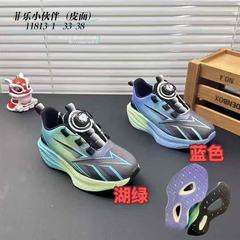 2025皮面儿童帅气运动鞋新款旋转纽扣男童 贴片耐磨跑步鞋