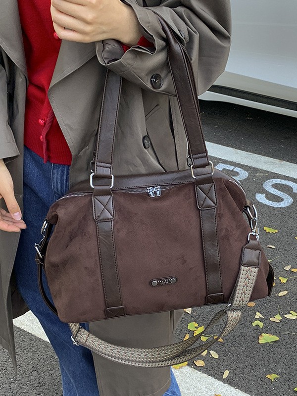 Otoño y invierno de alta popularidad de gran capacidad bolso de mano para mujeres 2025 nuevo estilo de moda de seda de viaje mochila de hombro
