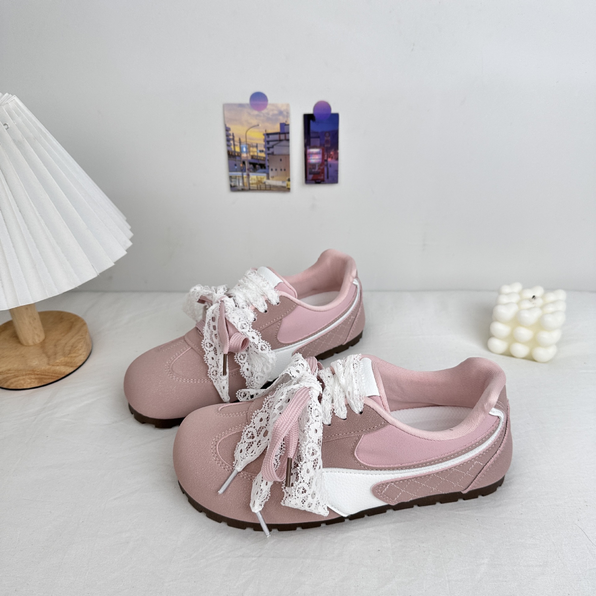 Zapatos de deporte de encaje rosa mujer 2025 punta redonda casual primavera y otoño nuevo estilo carreras de suela fina con pantalones anchos zapatos de entrenamiento de ballet image 4