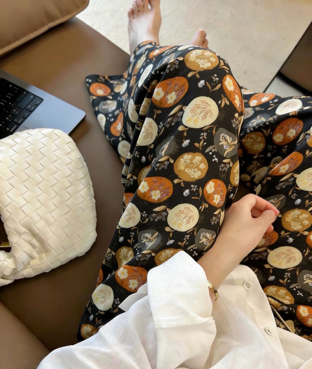 꽃도 좋고 달도 밝다