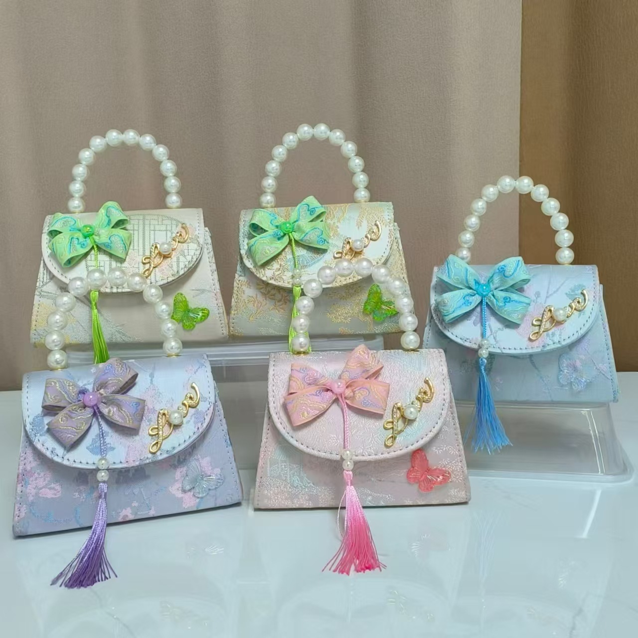Bolsas de niños arco de estilo chino borda de niña pequeña princesa perla bolsa de cambio de mano al por mayor
