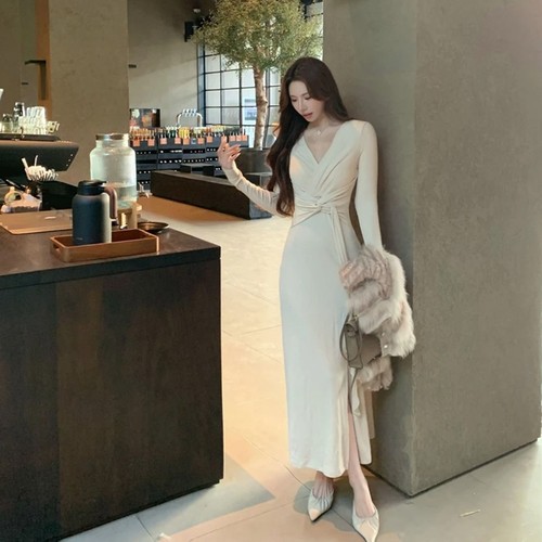 French-style V-neck knot design, elegant and figure-flattering base bodycon skirt with tie-up details, featuring an irregular hemline, long sleeves, and a delicately cinched waist—perfect for a soft, feminine look.