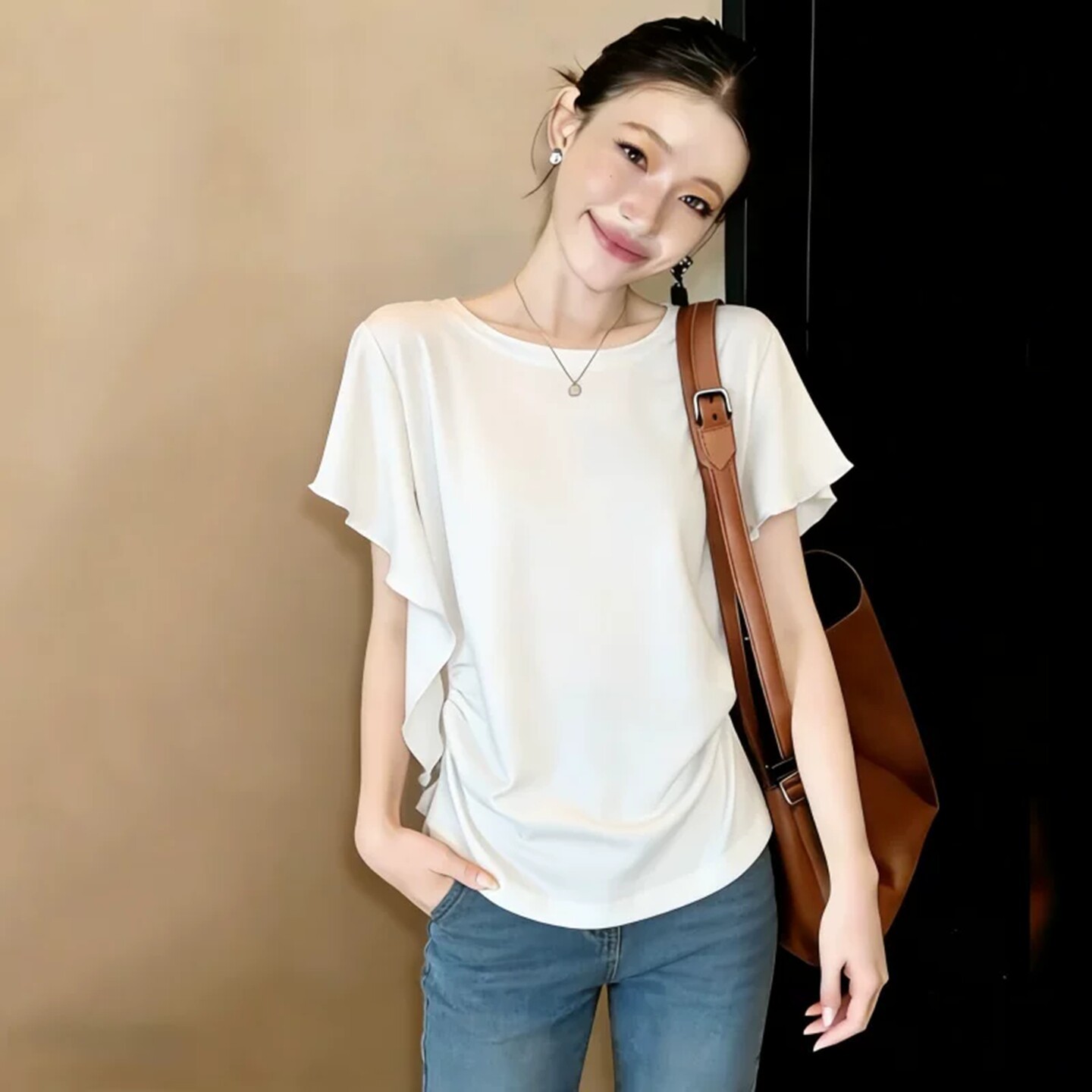 Áo thun tay ngắn cổ tròn viền lá sen nữ, dáng suông che bụng, form rộng thoải mái — màu đen chi tiết 2
