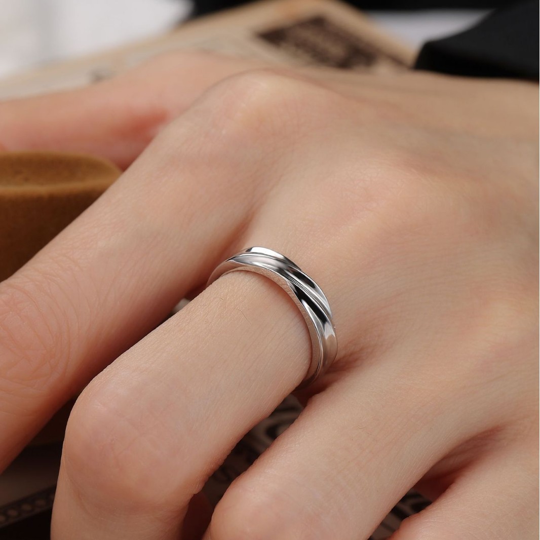 Exquisite Craftsmanship Ss925 Silver Moissanite Couple Rings for Men and Women, Versatile Engagement Rings, Direct from the Source Factory