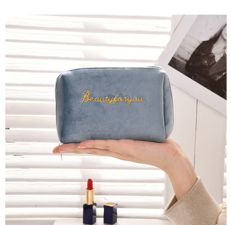 Women's Small All Seasons Polyester Flannel Solid Color Fashion Square Zipper Cosmetic Bag display picture 2