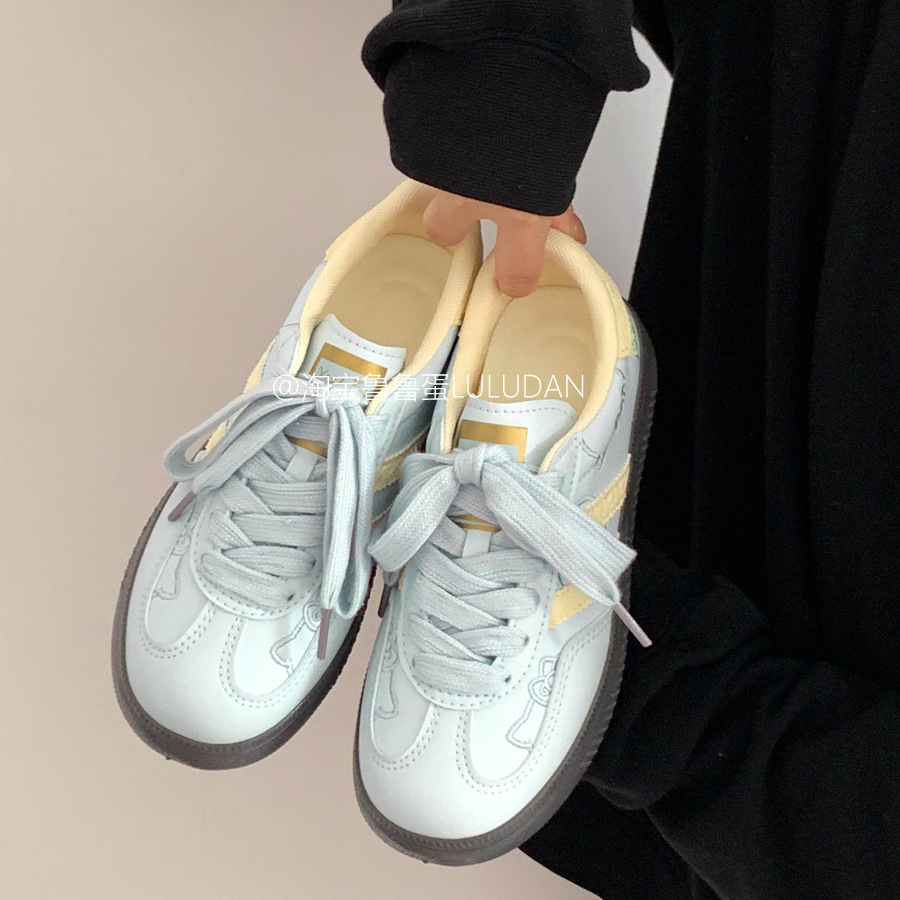 Nicho encantador color de verano 2026 nuevos zapatos cómodos zapatos deportivos casuales pequeños zapatos blancos para estudiantes zapatos versátiles