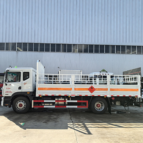 【危险品货车】东风D9二类气瓶运输车 家用煤气瓶配送车
