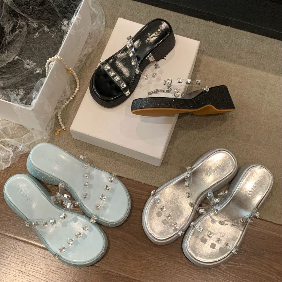 Босоножки на платформе с прозрачными ремешками и стразами, сказочные туфли для верхней одежды, новые летние босоножки на толстой подошве 2025 года.
