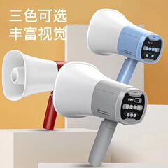 ブルートゥース金億邦918l拡声器は携帯電話を持って商品を売って宣伝しています。