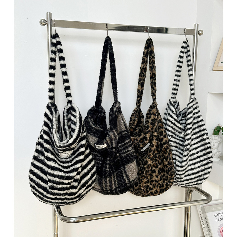 Retro Lazy Style Crossbody Bag Korean Style Lamb Wool Plaid Shoulder Bag Relaxed Autumn and Winter Leopard Print Plush Commuter Bag Retro Lazy Style Crossbody Bag Korean Style Lamb Wool Plaid Shoulder Bag Relaxed Autumn and Winter Leopard Print Plush Commuter Bag