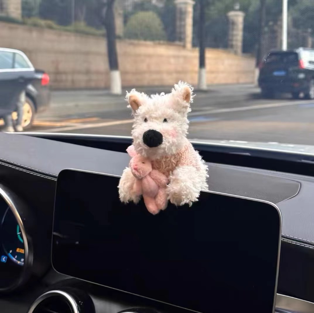 Lindo cachorro garabateado West Highland coche colgante decoración pantalla consola central accesorios de coche adornos de felpa