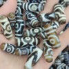 One glance, two eyes, three eyes, four eyes, four eyes, five eyes, five eyes, treasure bottle, lotus, a single pair of tiger teeth pattern expensive agate dzi penetration