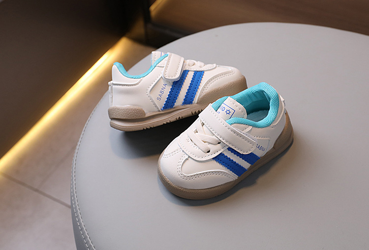 2024 Hierscht neit villsäitegt Board fir Jongen a Meedercher, däitsch Trainingsschong, mëll Sohlen Anti-Rutsch Puppelchers-Trëppelschong_voghion.com