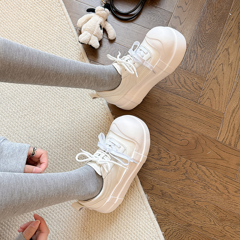 Giày sneaker nữ chunky đế dày mũi tròn phối màu dây buộc cổ sâu — màu trắng, màu đỏ