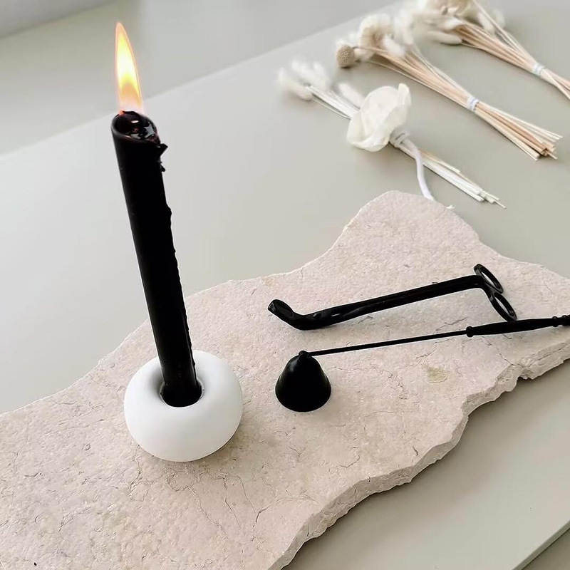 Decoración de cerámica blanca creativa pequeña decoración moderna minimalista Ins decoración de escritorio suave de vela circular