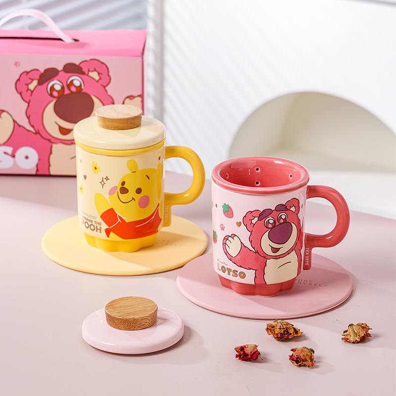 Taza de té de cerámica con tapa de Lotso de Disney, original, para uso doméstico, caja de regalo de alta calidad con diseño de dibujos animados, juego de té de cerámica