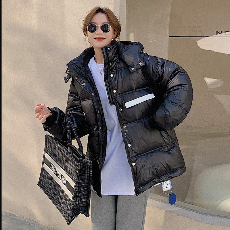 连帽羽绒服女短款2025冬季时尚设计感三角挂饰加厚白鸭绒面包服潮