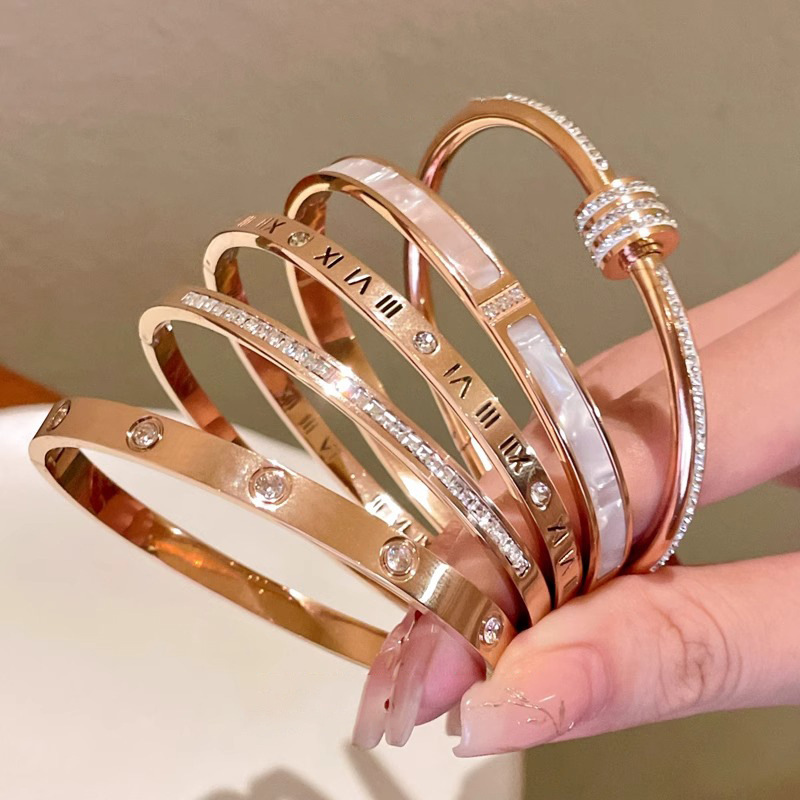 Rose Gold All over the Sky Star Small Man Waist Titanium Steel Bracelet Women's Light Luxury Niche High-end Color-free Bracelet Rose Gold All over the Sky Star Small Man Waist Titanium Steel Bracelet Women's Light Luxury Niche High-end Color-free Bracelet