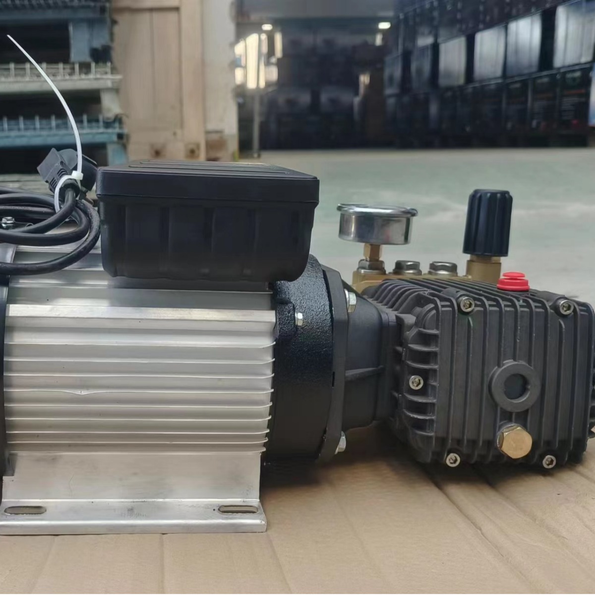 电动清洗机：型号：YY90-2 功率2.5KW 220V 60HZ 1420r/min