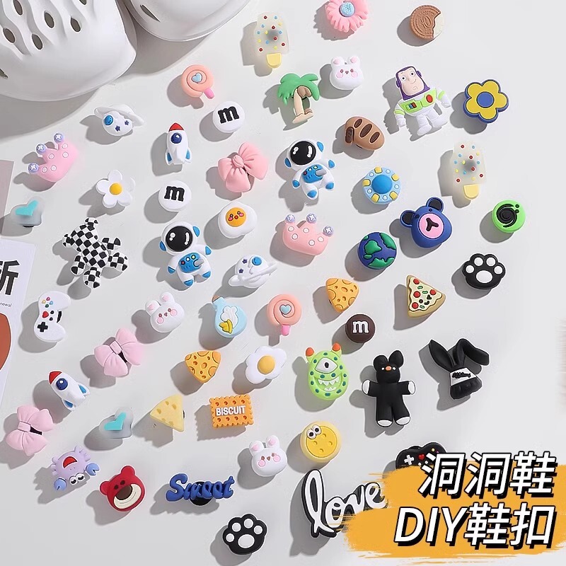 2025 New Cave Shoes Shoes Flower Accessories Cave Shoes Flower Fun Shoes Carto Buckle Accessories Carlon Buckle