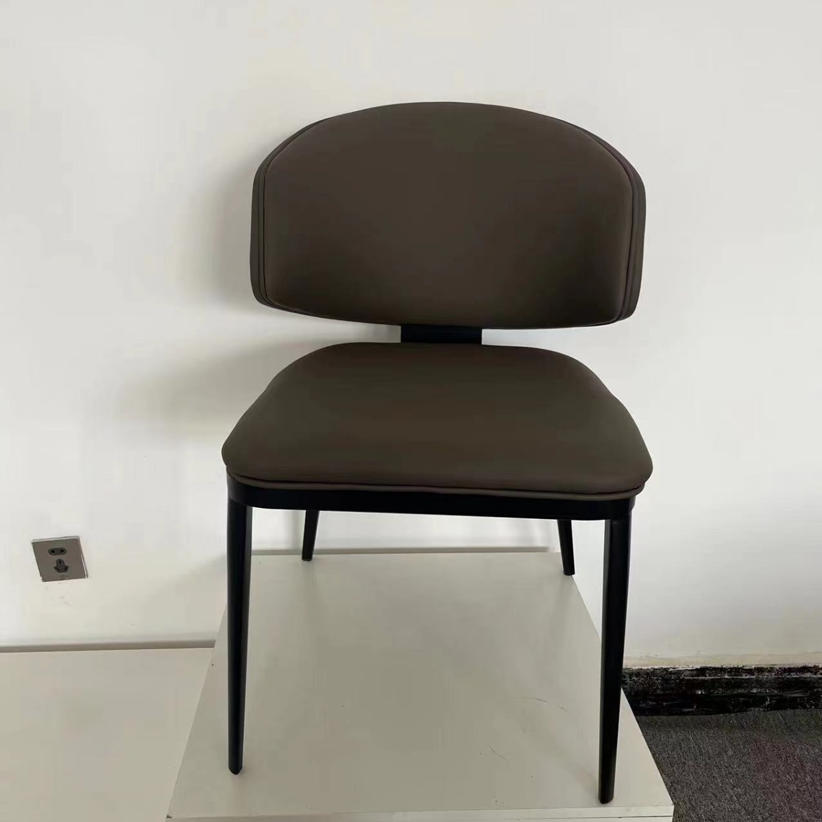 silla de respaldo simple moderna silla de recepción al por mayor fábrica de silla de comedor italiana paquete flexible minimalista italiano