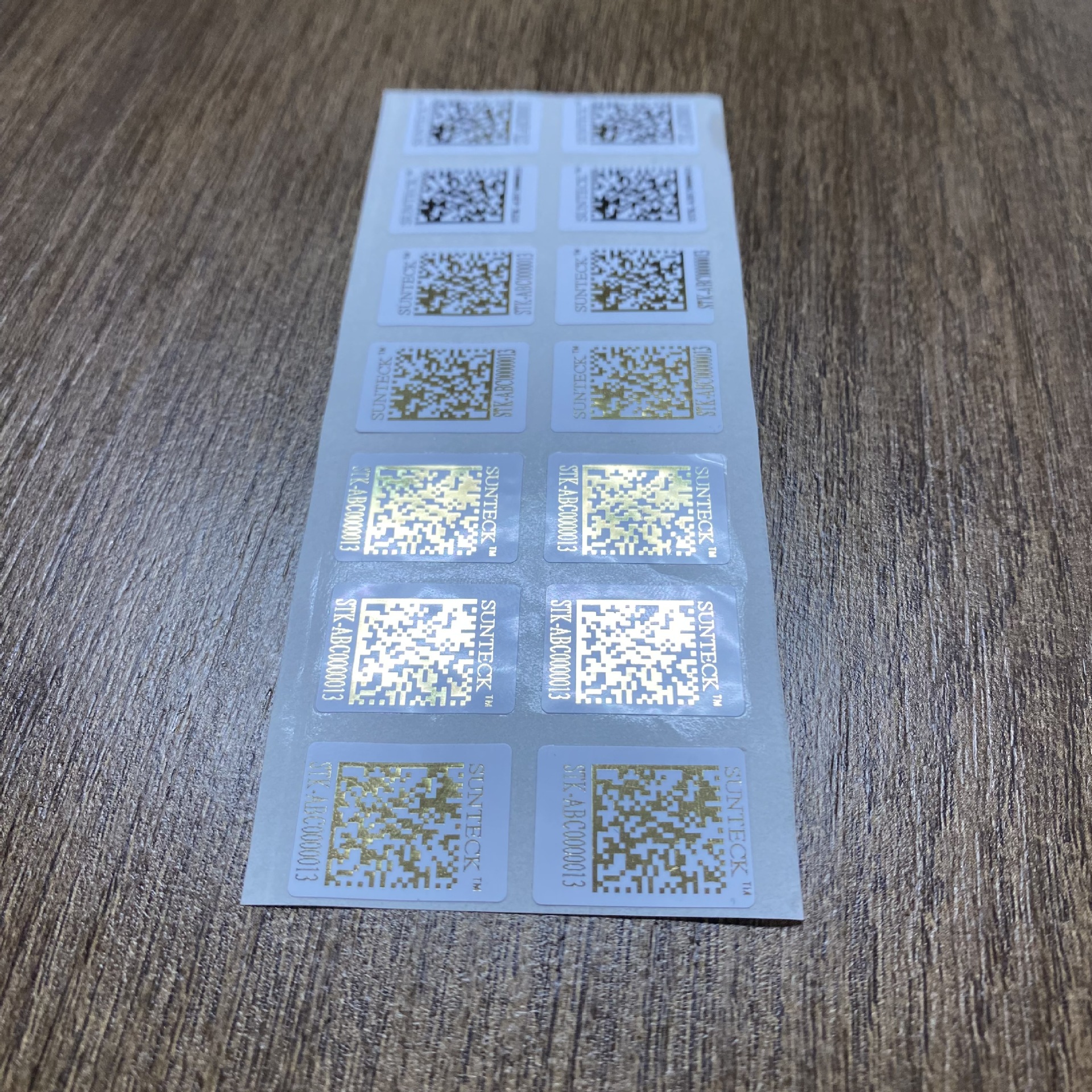 松滋市艾利亮白PET标签印刷厂12*12mm*2列耐久性聚酯QR码铭版光电