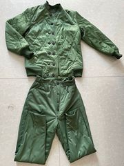 Wholesale cotton clothing, winter green cotton coat and pants set, cold storage work warm cotton clothing.