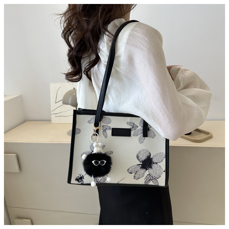 Women's Medium Canvas Flower Butterfly Streetwear Zipper Underarm Bag display picture 3