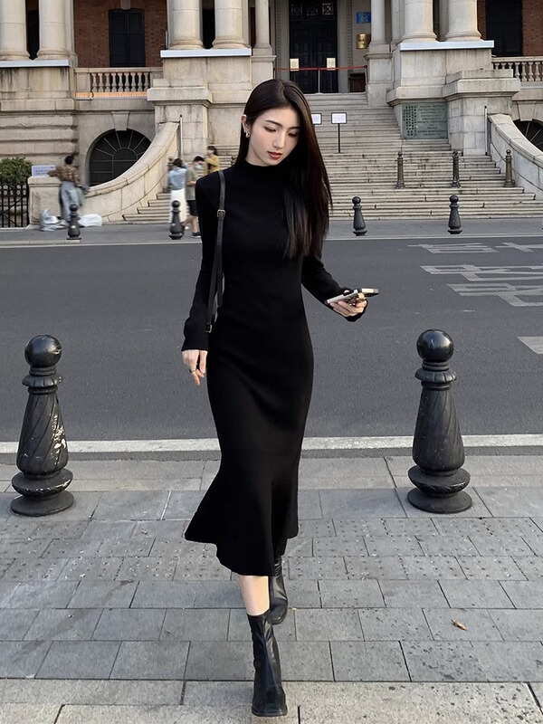 [Knitted Skirt] Hepburn Style Black Inner Bottoming Knitted Dress with Coat Slim Long Sweater Fishtail