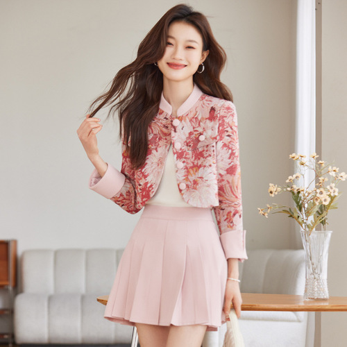 Rich lady's small fragrant style suit for women, spring and autumn design, retro oil painting style short coat, pleated skirt, two-piece skirt suit