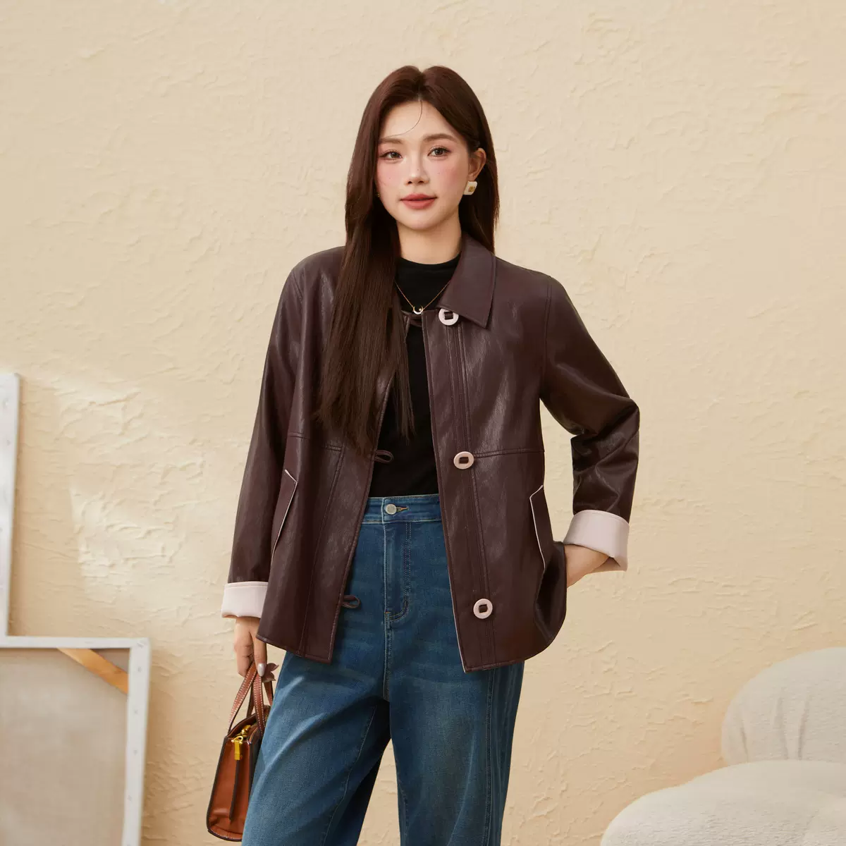 采多宝大码女装胖mm2025冬季新款撞色拼接pu夹克皮衣外套EDW6007