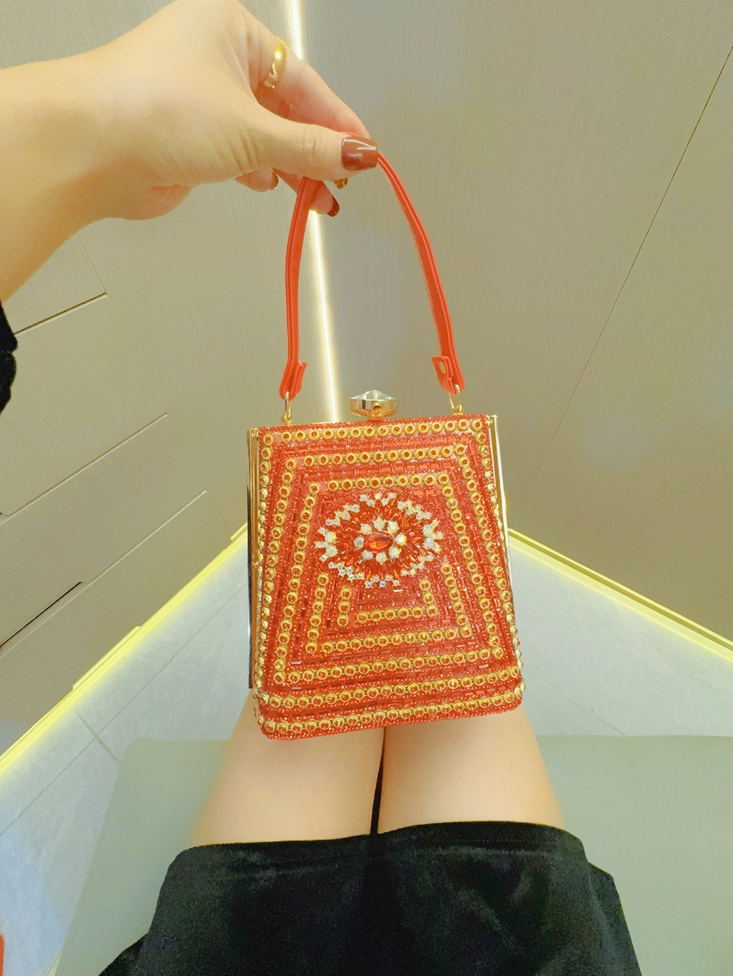 Gold White Red Pu Leather Solid Color Evening Bags display picture 6