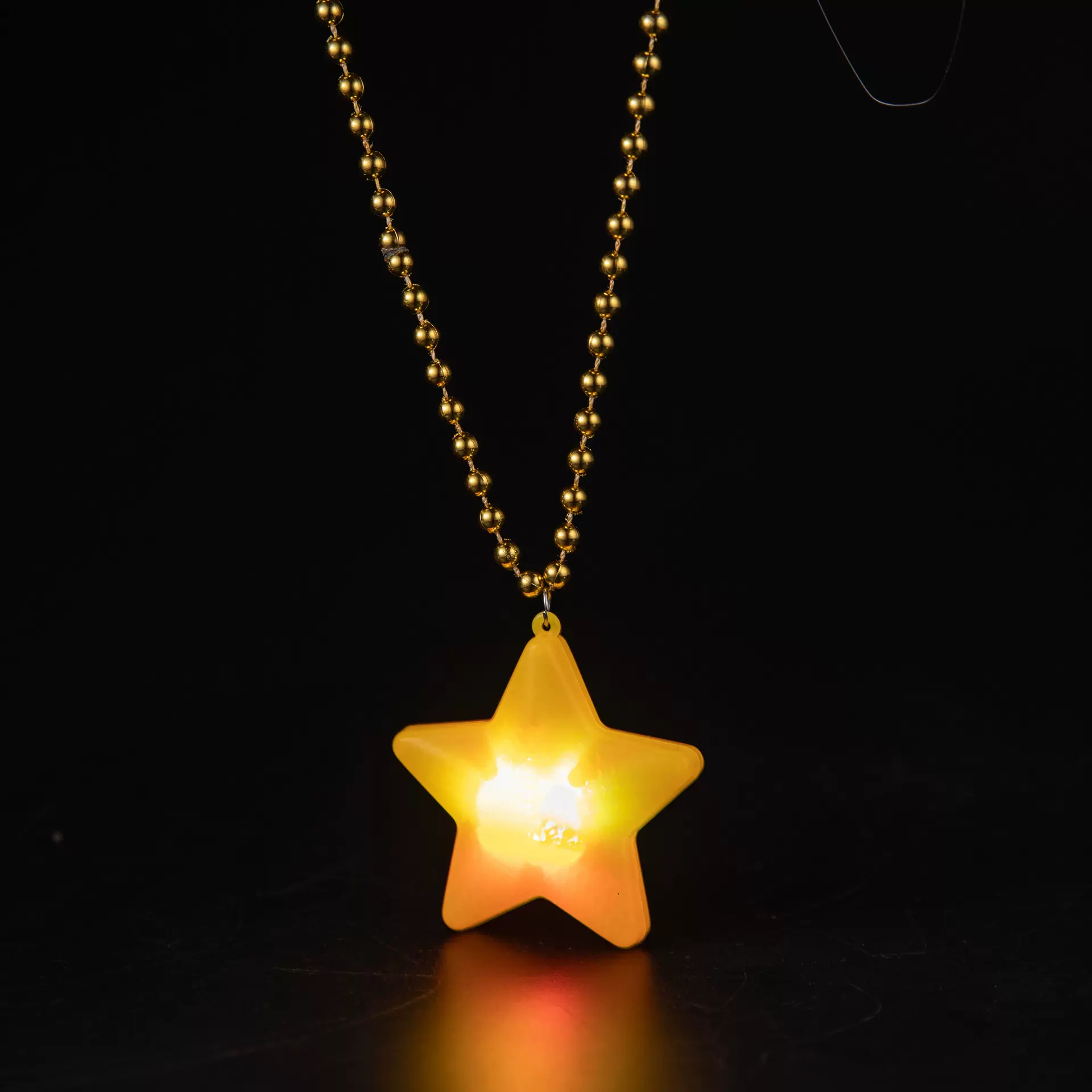 欧美跨境热销小玩具星星吊坠系列珠链卡通个性时尚五角星发光项链