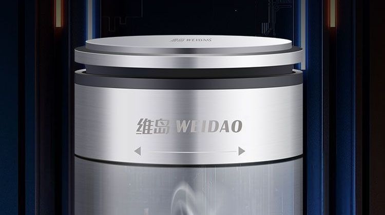 Oxygen-deprived, detachable car ashtray made of 304 stainless steel, with a flexible flip cover, anti-ash scattering, and thickened design