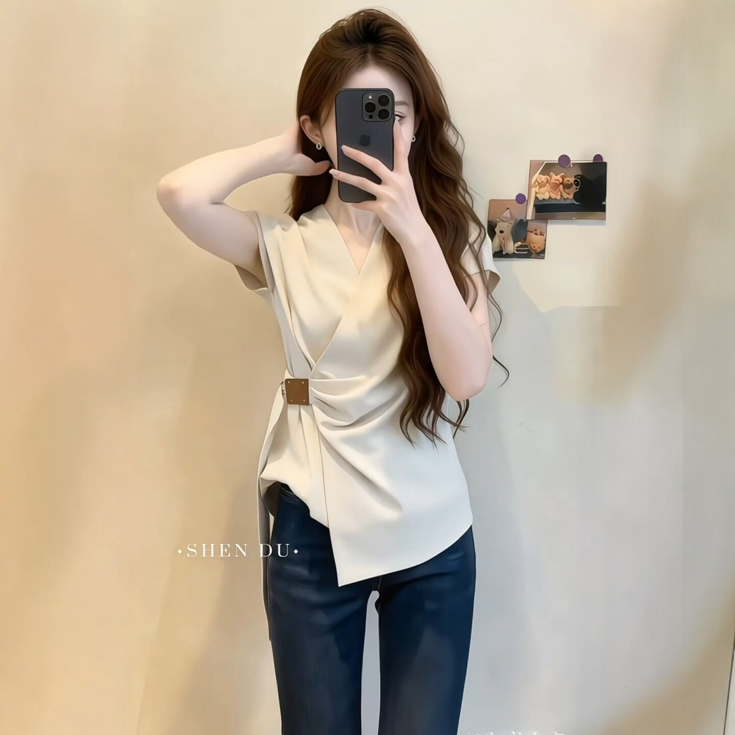 Áo thun nữ cổ V tay ngắn phong cách Pháp, thiết kế eo thon gọn, tay lửng bất đối xứng — màu mơ chi tiết 2