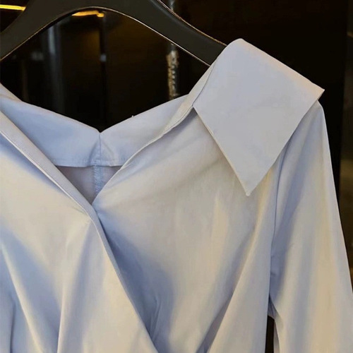 Designer short-sleeved shirt with oblique button-collar for women today's fashionable high-end shirt, pleated waist and slimming top