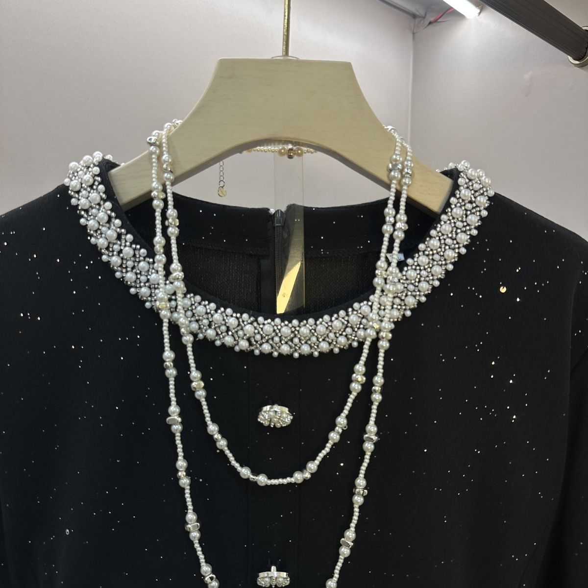 Böyük Ölçülü Fransız Üslubunda Rhinestone Yaxalıqlı Paltar