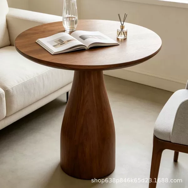 Nordic-style solid wood coffee table, round design, suitable for living room sofas, modern and minimalist, small round table for coffee