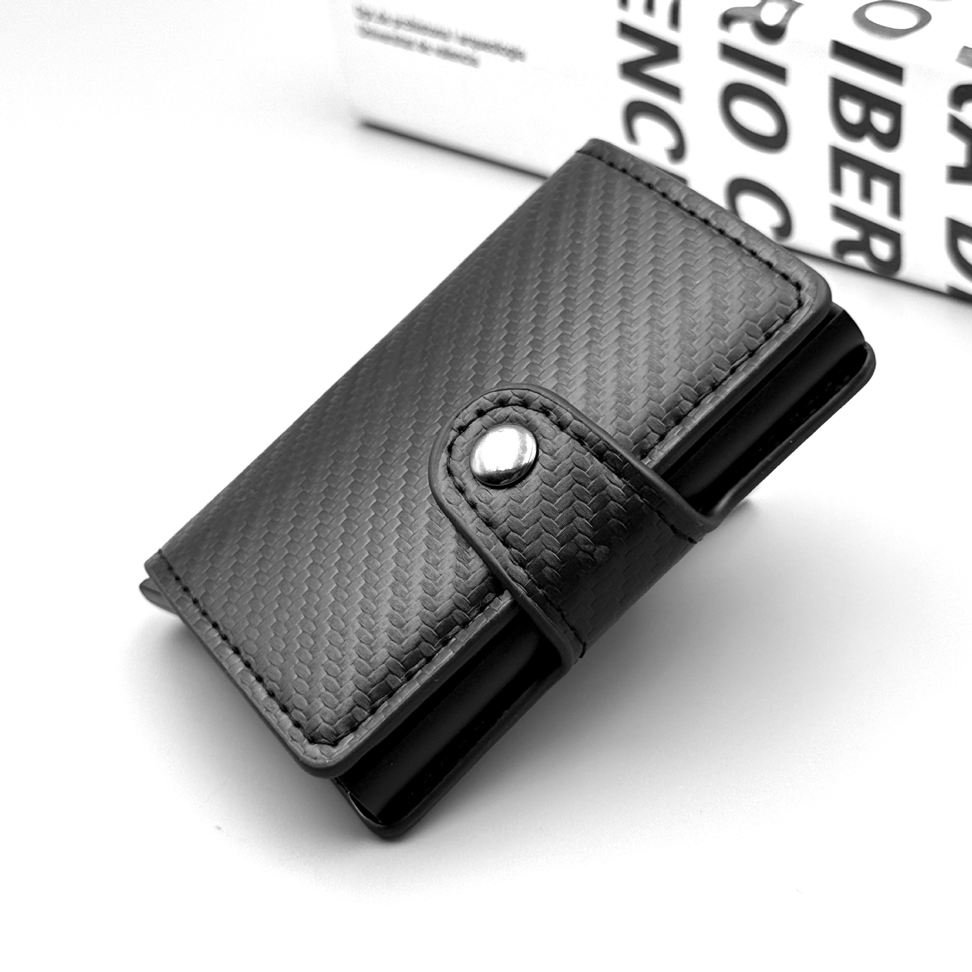 Paquete de tarjeta de crédito antirrobo transfronterizo RFID Amazon estilo explosivo venta caliente carbono de gran capacidad para hombres y mujeres billetera caja de tarjeta de metal