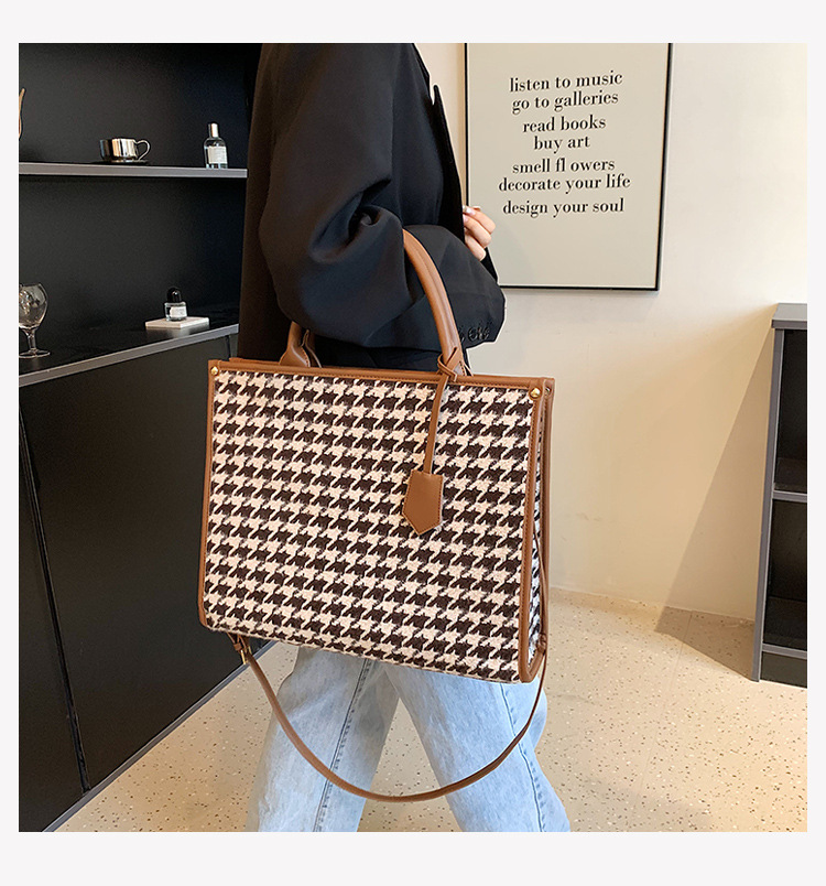 Frau Alle Jahreszeiten Pu-leder Drucken Elegant Klassischer Stil Quadrat Reißverschluss Schultertasche Tragetasche display picture 4