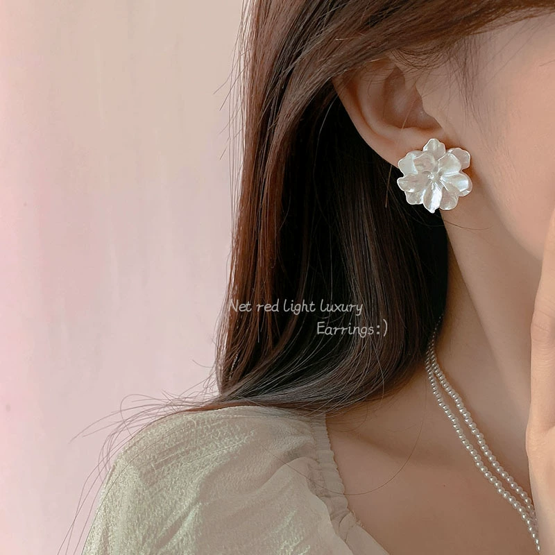 White small design retro earrings, flowered, 2023 collection