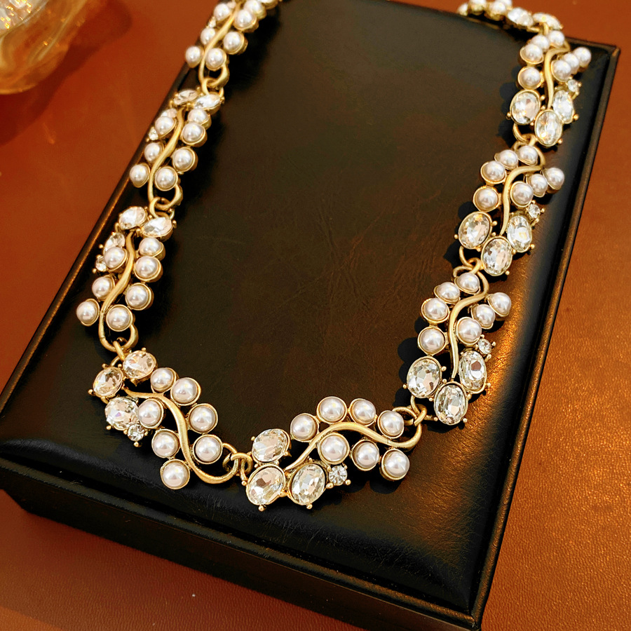 Medieval vintage diamantes empalmados collar de perlas oval ligero lujo nicho cadena clavícula temperamento conjunto de joyas image 7