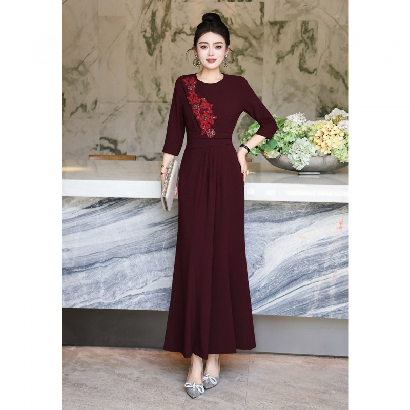 2025 Autumn French High-End Heavy Beaded Plum Blossom Elegant Slimming Waist Draped Long Dress Banquet Gown Dress