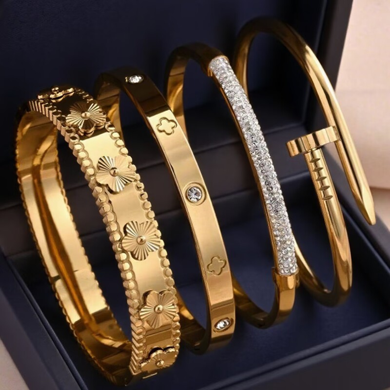 Cross-Border European and American 2025 Hot-Selling Waterproof and Non-Fading Titanium Steel Diamond Bracelet Set Plated with 18K Gold Accessible Luxury Retro