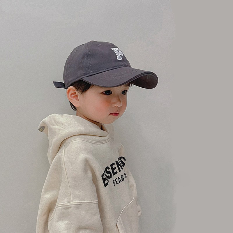 Coreano ins sombrero infantil simple letra P sombrero de béisbol para niños personalidad bebé moda versátil sombrero de lengua de pato moda