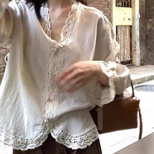 东大门女装新款2025秋季复古蕾丝拼接v领小衫女韩系气质宽松上衣